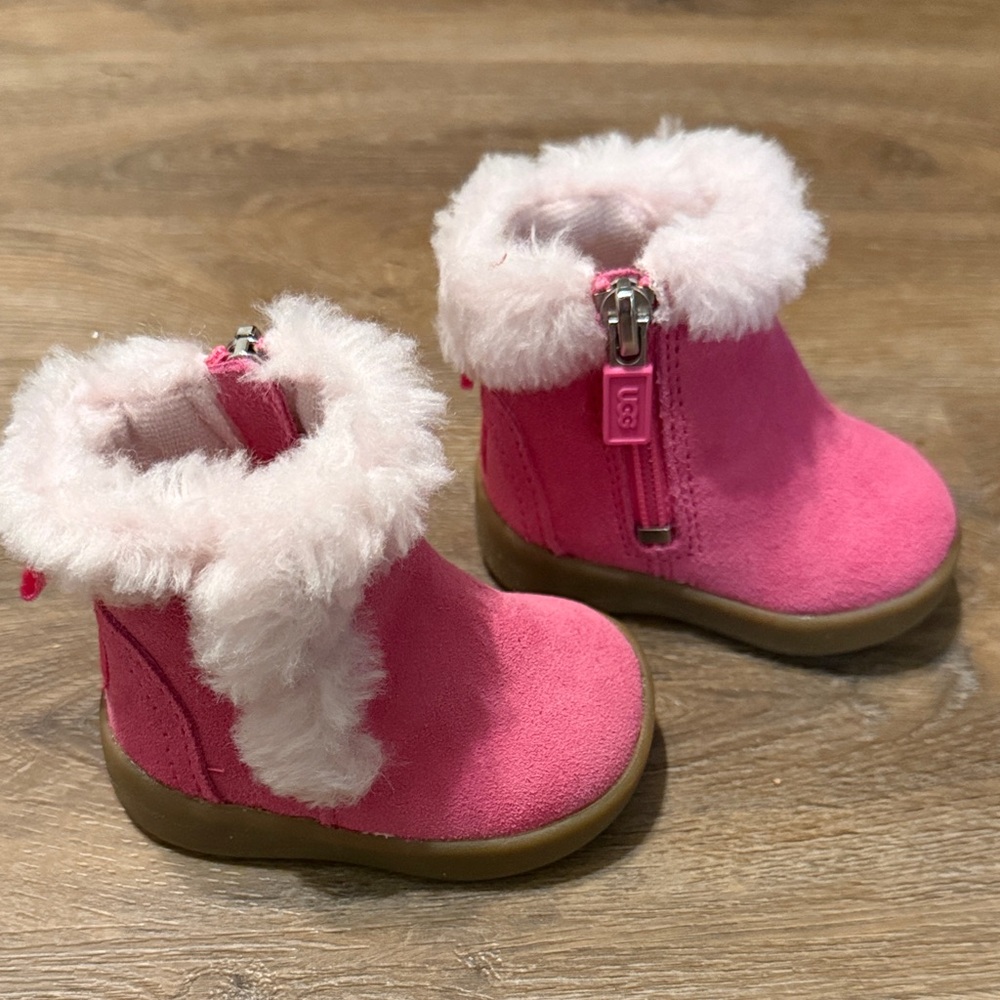 UGG Kids Boots in Pink with Fluffy Trim